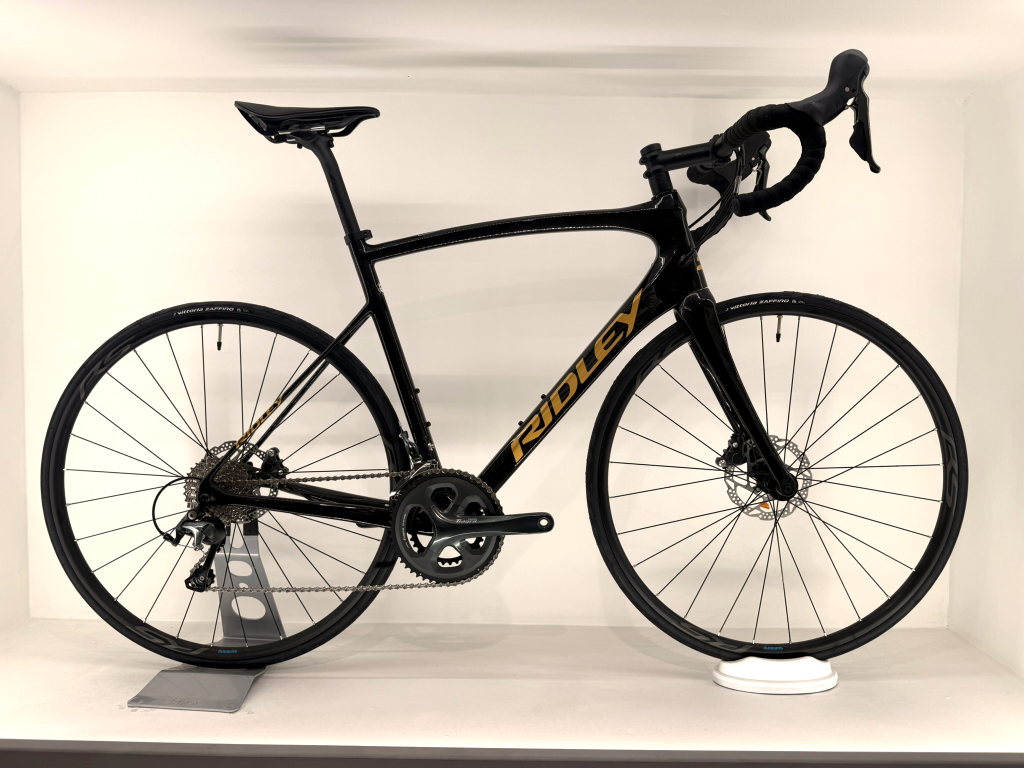 Ridley Fenix SL Disc 57.3cm/M – Black / Gold – Shimano Tiagra 2×10